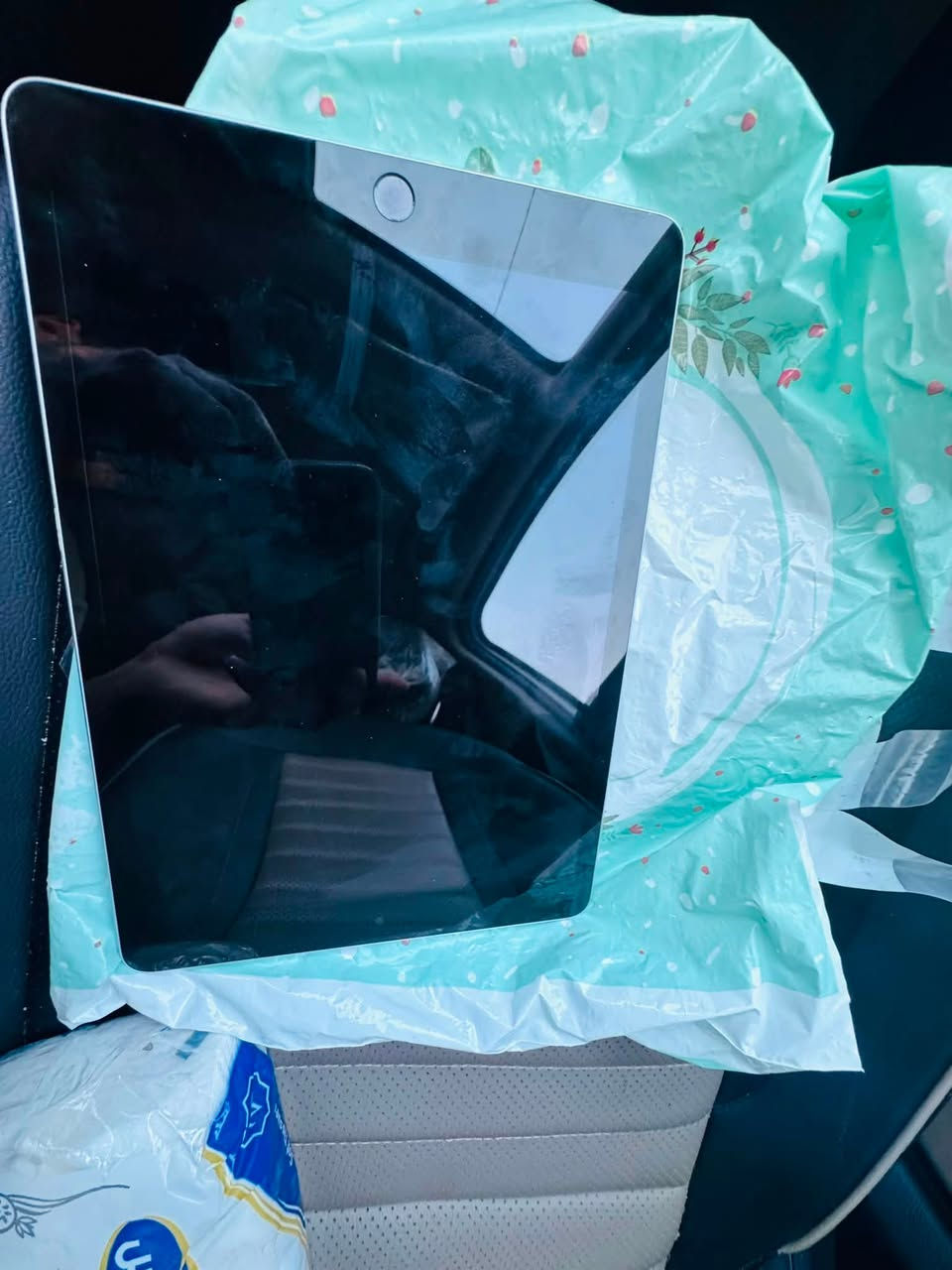 ايباد 9 نظيف بطارية 80 ذاكره 256 مكفول ماابدل اي قطعه
***********
