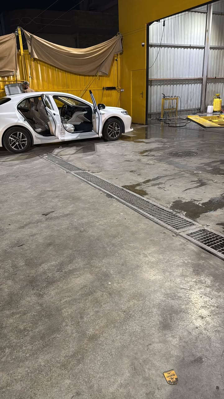 تويوتا كامري هايبرد
موديل 2024 
ماشيه 68000  KM 
كفاله عامه 
وكاله عبد اللطيف جميل 
مواصفات السياره LE 
بدون فتحه 
مكينه 2500 
ملاحظه السياره بيه زلغ بلدعاميه الخلفيه والاماميه ورصعه بلباب اثر حصوه صغيره ما مبينه باقيه ع وضعه 
السياره كامله ما بيه اي نقص 
سعر 218 وبيه مجال 
مكان السياره حي الجهاد 
للاستفسار اكثر ***********
