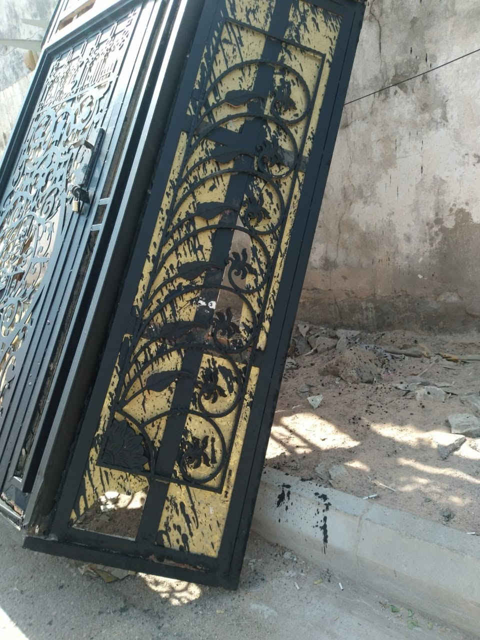 باب حديد قوي ونضيف ٣٠٠
