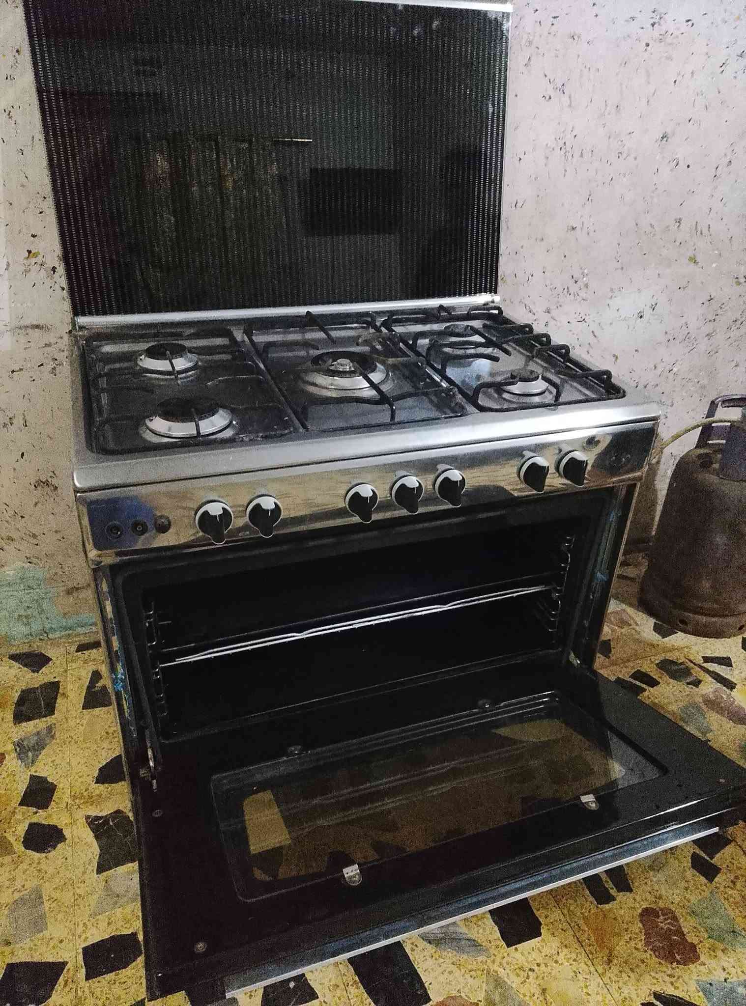 اغراض بيت مستعمله ونظيفه على الفحص مكان بغداد يوجد توصيل بكروه داخل بغداد  تواصل على الواتساب فقط كاونتر الاصفر ب 290 كاونتر الابيض ب 140 قطعتين ثلاجه 140 مجمده 140 طباخ قياس 80 190 طباخ اربع عيون ب 130 طباخ يونير 240 خمس عيون اسعار بيها مجال التواصل فقط واتساب@***********
