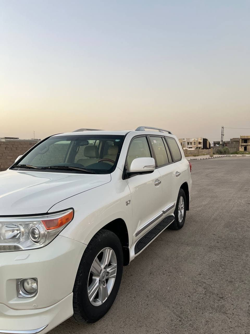 لاندكروز فكساره • ٥٧٠٠ V8 • ٢٠١٣