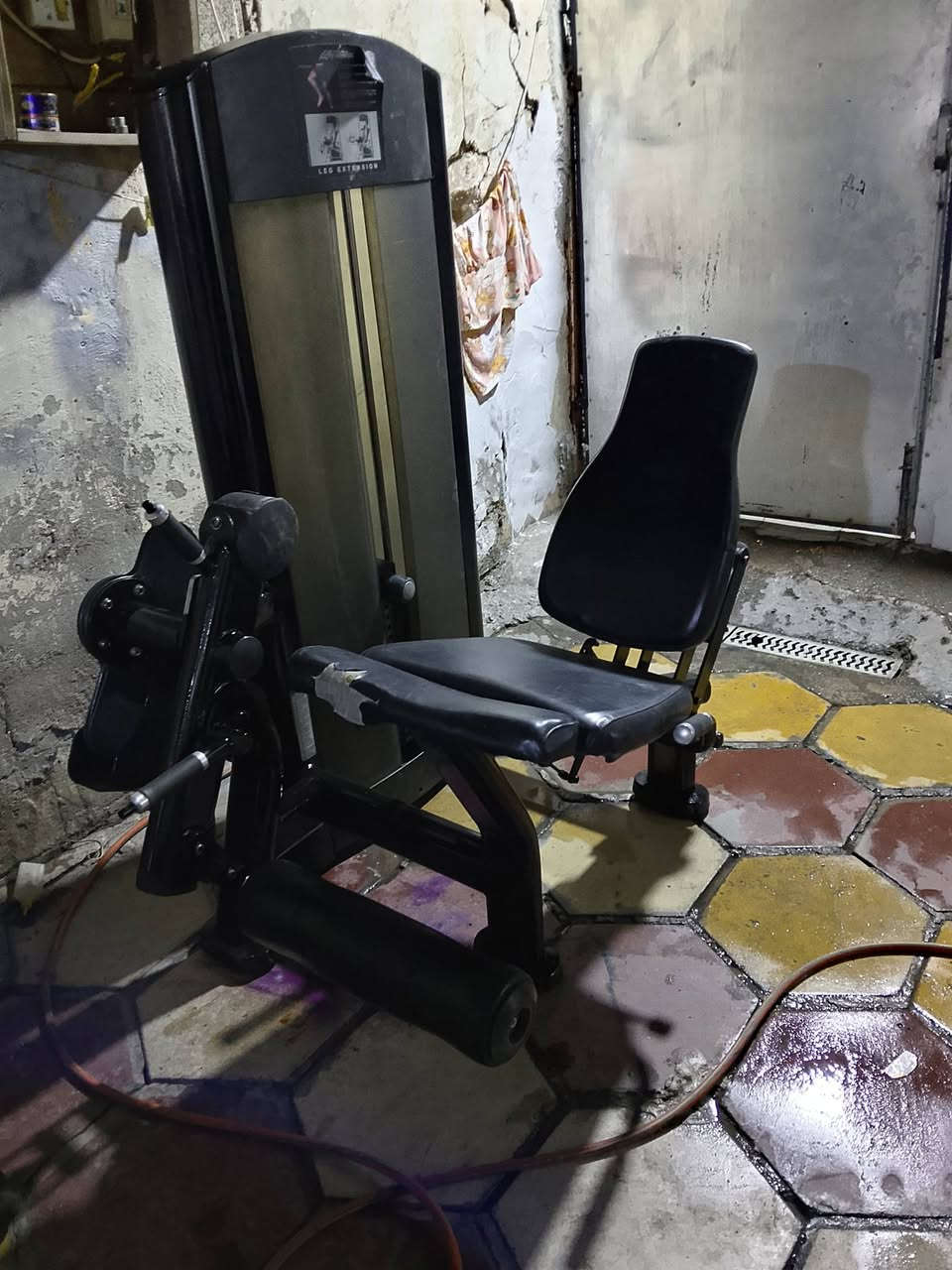 جهاز سيقان أمامي نضيف البيع عنوان بغداد تصال على رقم او مراسله واتساب ***********
