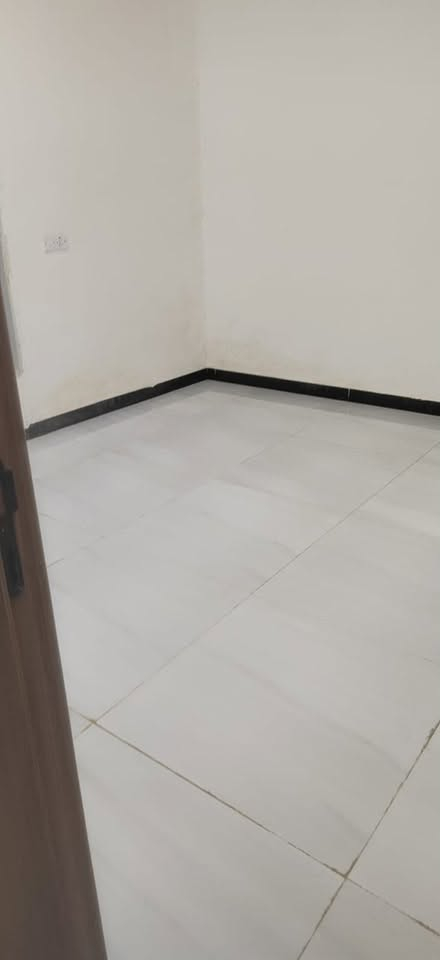 بيت للايجار في منطقة حي القادة قرب شارع عام ( شارع الوصي ) بيت جديد بناء حديث هسه طالعه منه عمالة بناء درجه اولى غرفتين نوم و3 حمامات واستقبال ومطبخ  للاستفسار الاتصال 

‭***********‬
