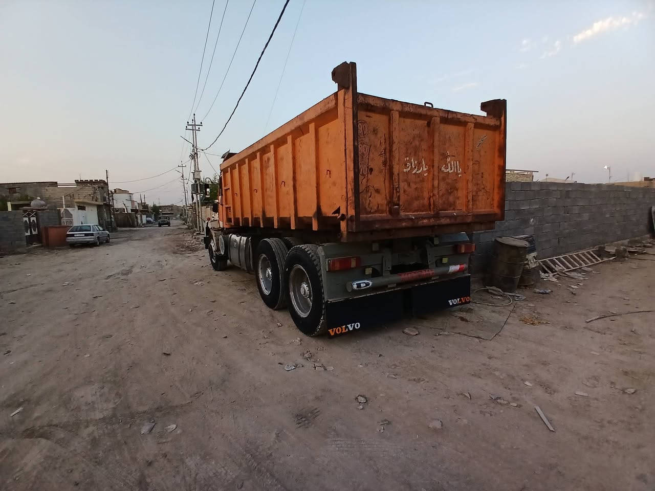 السلام عليكم ورحمة فالفو مديل 82 بلادي كلها تخم تاير تخم كهربايات مكينه ستندر لا تنقيص ولا تبخير جديده دوشمه جديده السياره حلوه بلاديه رقم صدامي شرط التحويل ثاني يوم والشراي يخابرني وبي خير ويدلل العنوان واسط الصويره ***********
