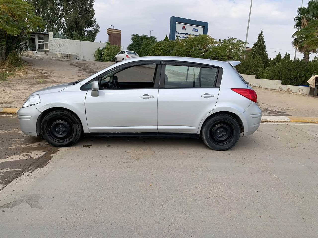 نيسان فيرسا • ٢٠١١ • تواير جديدة