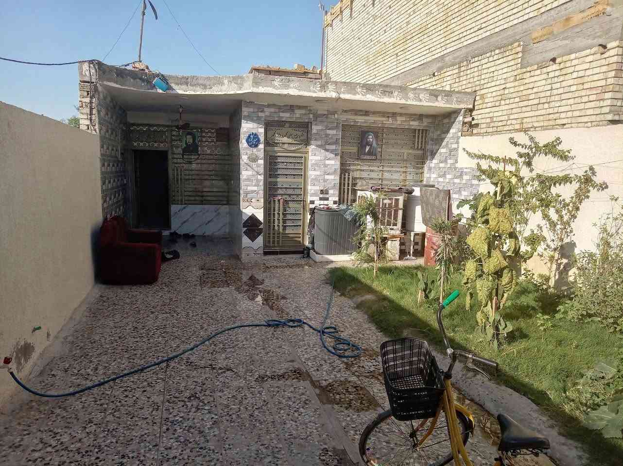 ‏بيت بالحميدية للبيع مساحة 260م واجيه 7ونص ونزال 36 مربع غرفتين واستقبال وحولي مطبخ حوش جبير عرض شارع 50م مقابل سياج حاكم زاملي بناء جديد 2025 سعره 125 وبي مجال *********** 
باقي تفاصيل صور راسلني واتساب
