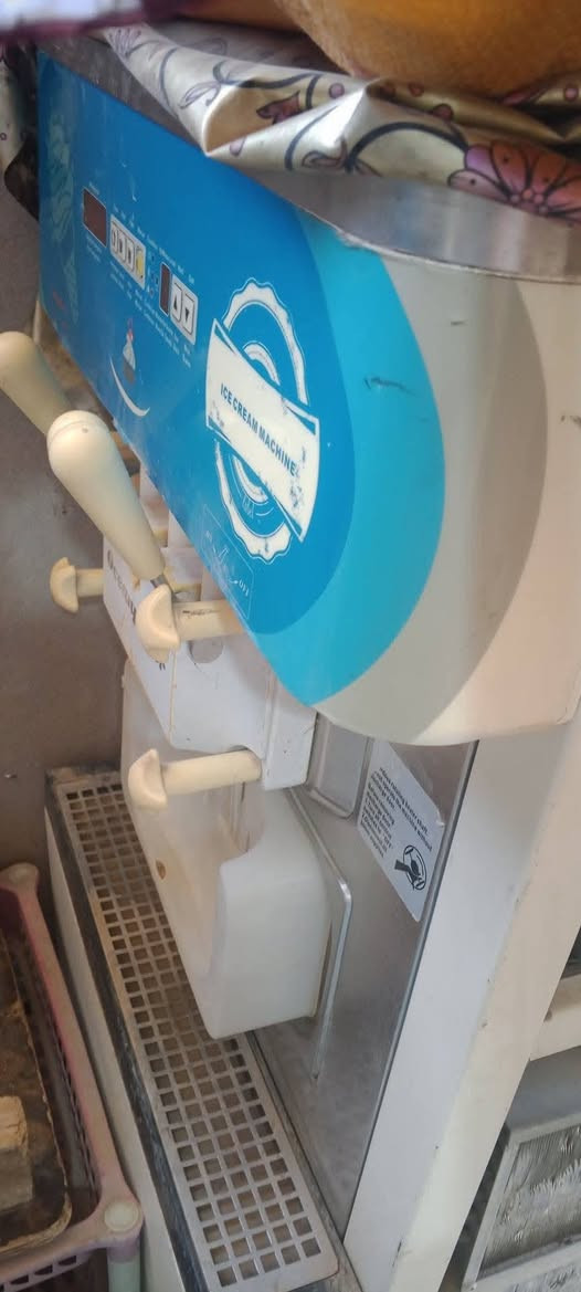 السلام عليكم
للبيع ماكينة آيس كريم سوفت (Soft Ice Cream) ماركة Oceanpower
3 نكهات (نكهتين + ميكس).
بحالة جيدة من الخارج.
جميع القطع موجودة.
للاستفسار واتساب ‪‏‪ ***********‬‏ 
أو اتصال ع هذا الرقم ***********
