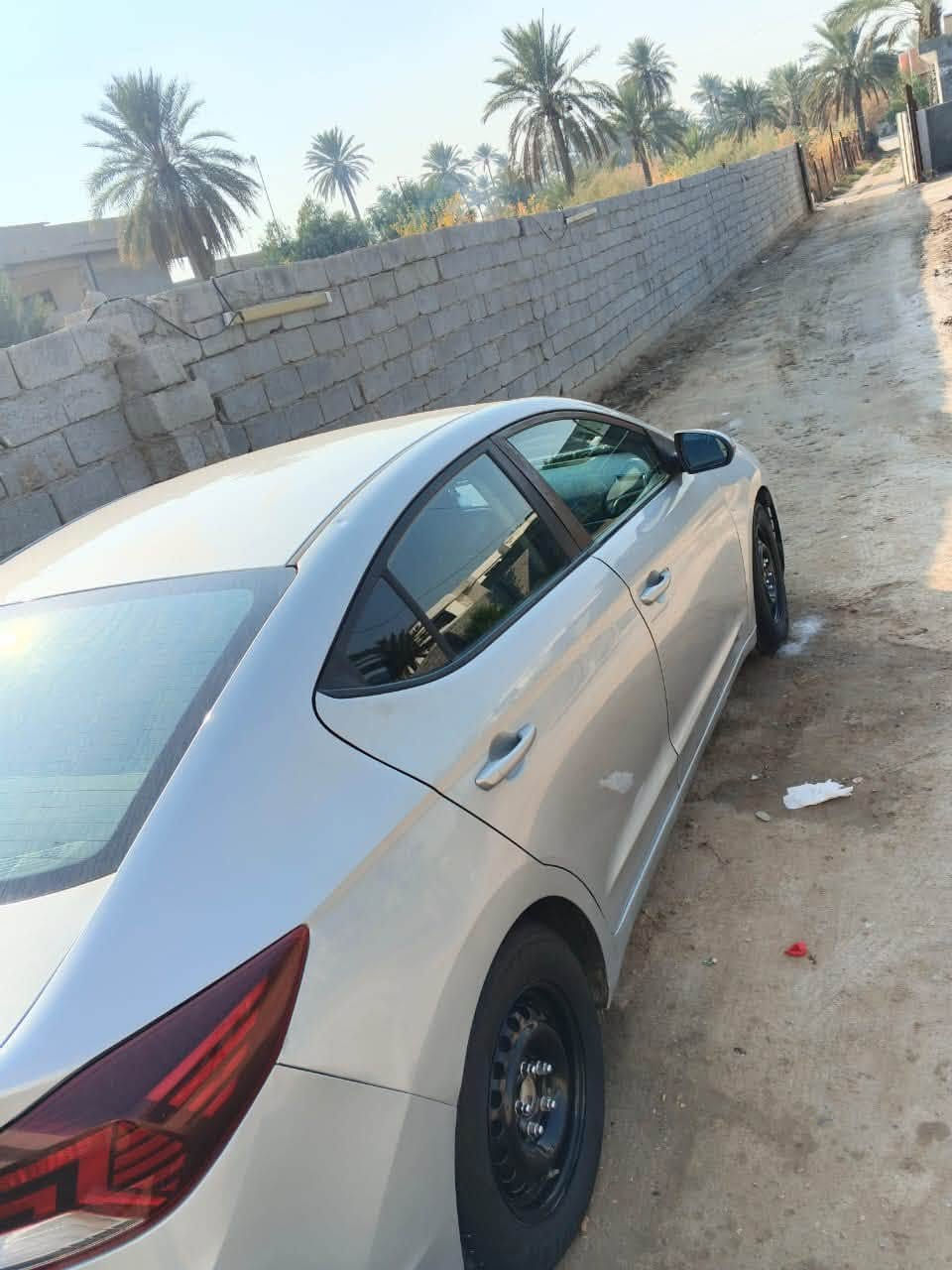 النترا ٢٠٢٠
ماشية 121 mi 
بيها صفحة صبغ ابيع حزام 
 113$ 
***********
