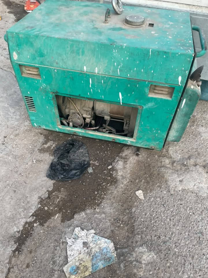سلام عليكم
مولدة كاتم للبيع يرادلها ترتيب 
بسعر مناسب 

اتصل وتدلل ***********
