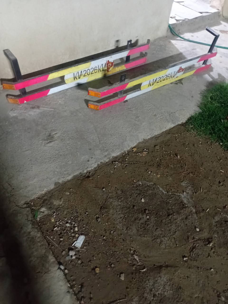 ***********
