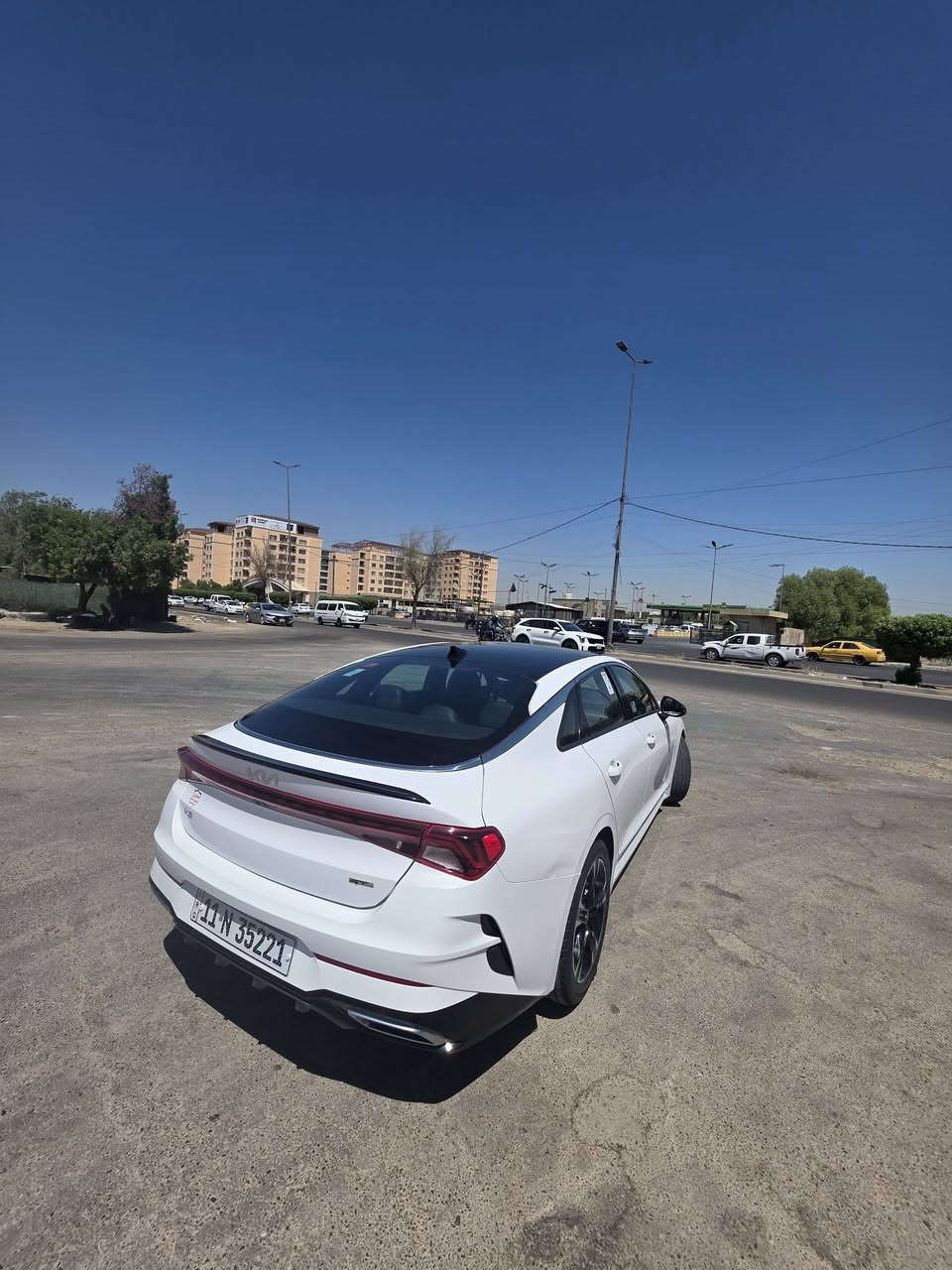 👈🏻👈🏻👈🏻 كيا / كي فايف 👉🏻👉🏻      حادث السيارة الجاملغ فقط وبارد
سعة المحرك:-  1.6  Turbo بانزين 
المسافة المقطوعه :- 43 mi    
اللون :- ابيض  
الموديل:- 2023
عدد المقاعد :- 5 مقاعد 
مواصفات السيارة :- -  جي تي

الاضافات#👇👇
 شاشه كبيره نفيكيشن 
فرش جلد اسود 
تحكم سرعه
تحكم مسجل 
ويل 18 انش 
كأمره خلفية 
اشاره بالمرايا 
بصمه تشغيل 
حساس تجاوز
لايت زينون 
رادار امامي 
كشاف لد 
هاند بريك كهرباء 
كرسي كهرباء 
تشغيل عن بعد  
مقاعد تدفئة 
عدادات دجيتال 
حساسات امامية خلفية
السعر : 170 ورقة بيها مجال فول مواصفات واحد على واحد 

📱***********
