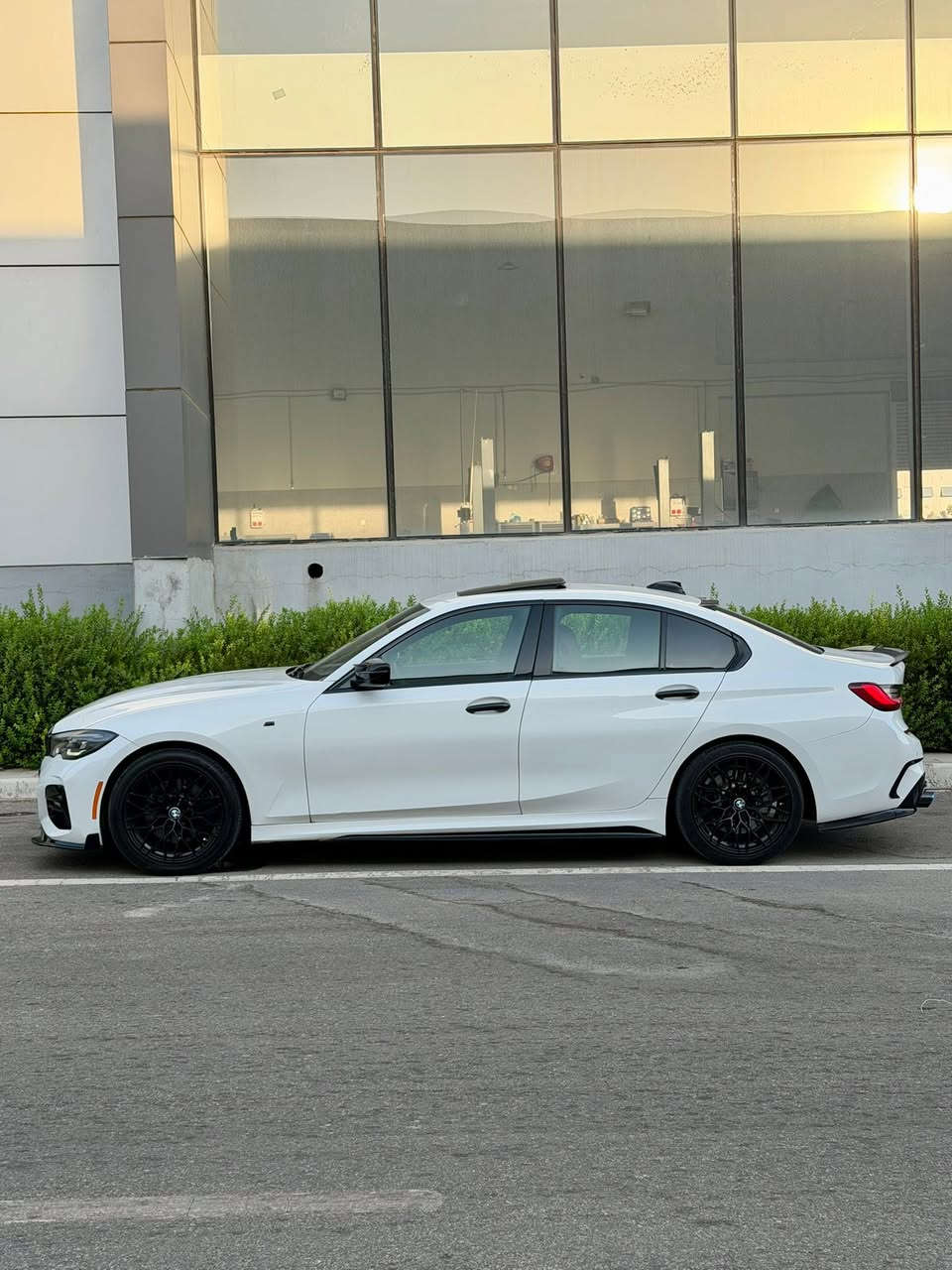 BMW 330i M 2022

M اصل بكج

ماشيه فقط ٧٠  الف ميل 
فول مواصفات M بكج اصل 
ويالة مختمه M دعاميات M ستيرن M
دفع خلفي 
سلايد
شاشة جبيرة 
ابل كاربلي وايرليس
ستيرن تدفيه 
داتاشوو
gestures bmw 
حساسات ٣٦٠
كاميره 
٤ وضعيات قيادة ايكو ، كومفورت، سبورت ، سبورت بلص
اكتف اكزوز وببكورن بلادي 
انارة داخلية محيطة متغيرة 
صندوق كهربائي شفط مع امكانية الفتح بتمرير القدم 
تبريد منفصل امامي وخلفي
انارة ترحيبية بالابواب
لايتات داينمك متحركة  وترحيبي زينون 
شفتات ستيرن 
كشنات خزن وكهربائية 
كشنات احمر بلادي 
كشنات تدفيه فول كهربايه 
وبعد هواي مواصفات 
تايرات جديدة وهزة وبراد وسنوية كلة جديد باسمي وتحويل ثاني يوم 
سعر ٢٢٨$  وبيها مجال 
اضافيات هوايه ب سياره اربع كزوز كاربون ام باكج 
مكان سياره دهوك 
رقم واتساب ***********
————————-
ضرر بي باب خلفي و نص جاملغ و ٣ باب تبديل شريكه بدون دواخل ايرباك بس تكمه راجع سيستم 
حادثها بس شخط
