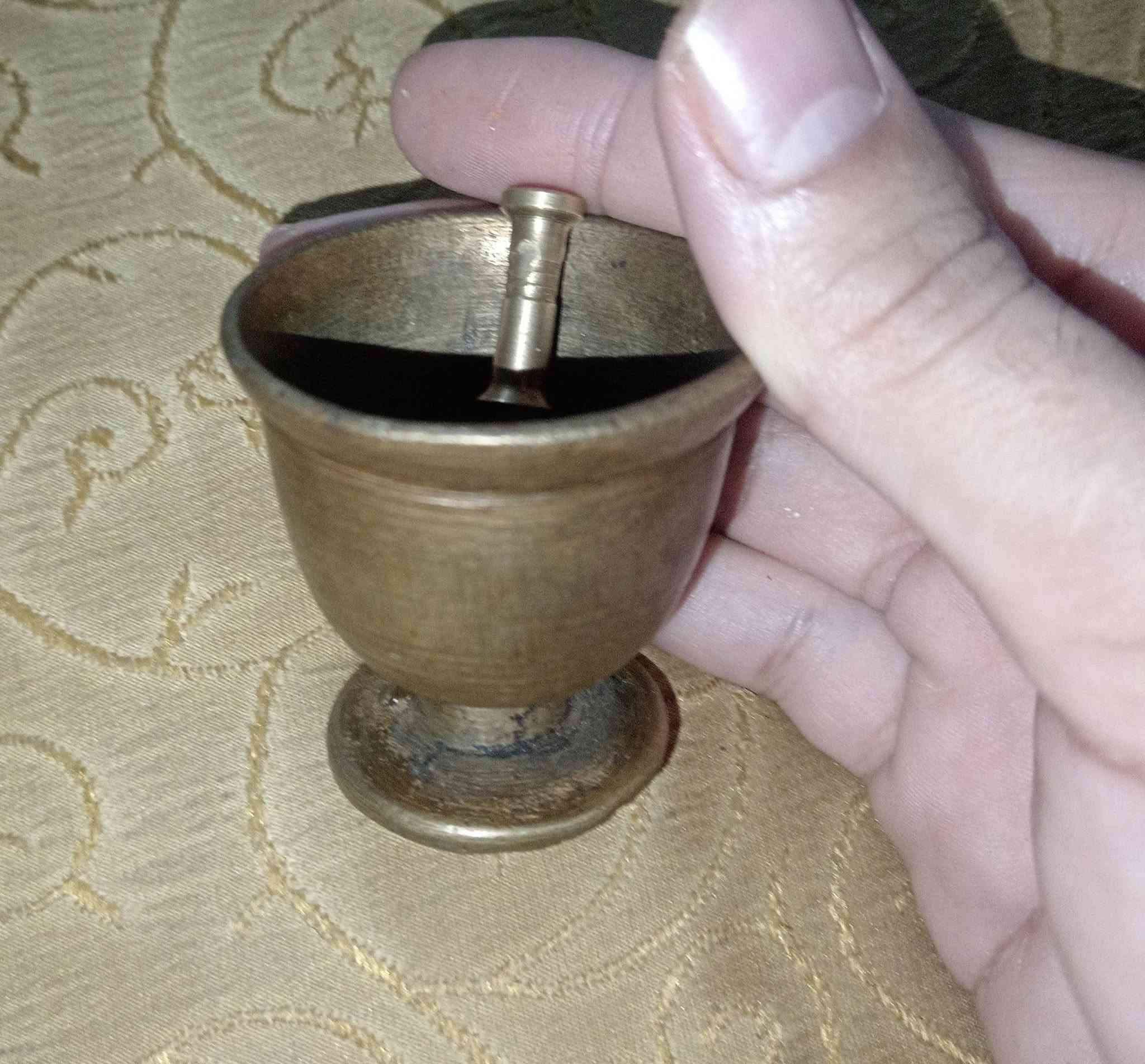 سلام عليكم
للبيع ابيعهن كلهن شلع 
3 هاونات زغار احجام مختلفه و7 خواشيك 
40 الف ويه توصيل
