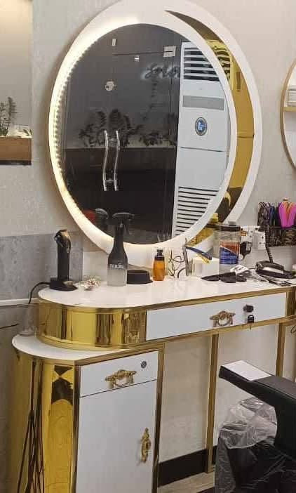 بسبب الوعود الكاذبه للمره الثانيه
ميز عدد 2 مع مراياته وحده من المرايات بيها فطر 
شراي تعال ادزلك فديو عن النضافه مو شراي لتدخل وتعامل وتعبني 
سعر 120 وبيهن مجال للشراي
استفسار واتساب ***********
