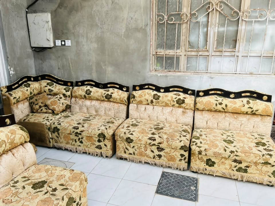 السلام عليكم ورحمة وبركاته تخم قنفات البيع مستعملات استعمال قليل السعر450وبيهن مجال اتصال بل رقم فقط مامتواجد عل فيس ***********

