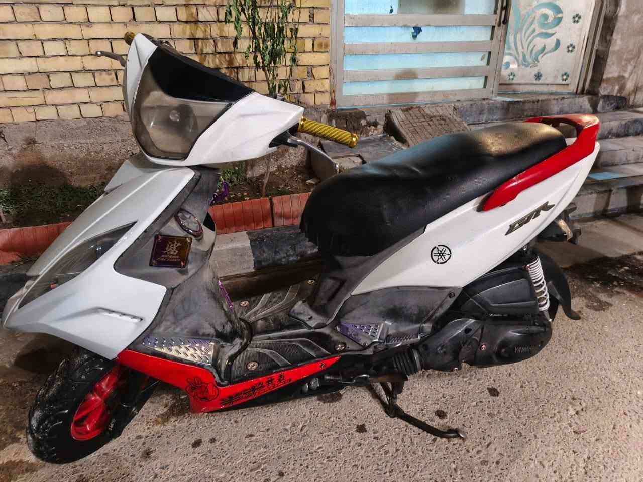 سلام عليكم  جيتي ار موديل 12 للبيع الون ابيض صدفي 
بيها تزويد خارجي 
صد جمس اسود 
فراك اسود 
قطره دهن كرزي 
قبق شاصي ماروني 
تعلاگه ماروني 
اطار بانزين ماروني 
گاعيات KS
براغي گاعيه برتقالي 
تخم براغي سبع الوان 
يدات بانزين 
سلف جبير 
كلجات WF
باج سبع الوان 
والفچ موجود برمبو كرزي اصلي 
براغي مال كور 
وبعد بيها غراض الدراجه خير من الله لا تنقيص لا تبخير كفاله 
الكهربائيات كلها شغاله الشاشه شغله العداد مال البانزين شغال كلشي شغال من ناحية الكهربائيات المكينه بلاديه الدراجه احلى من الصور بهواي وناعمه كلش شلعه ومعدل تخبل سعر الدراجه﴿ مليون﴾ وبيها مجال للشراي مكان الدراجه بغداد مدينه الصدر قطاع 12رقمي ***********
