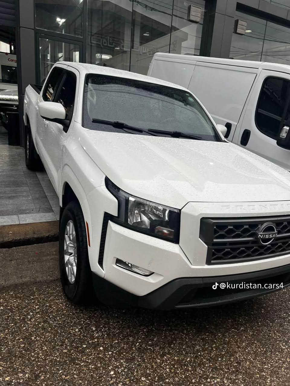 � للبيع – Nissan Frontier SV 2024

📌 رقم شاصی (VIN): 1N6ED1EJ8RN621274
📍 الموقع: دهوك

✨ مواصفات فئة SV:
• محرك 3.8 لتر V6 بقوة قوية واقتصادية
• قير أوتوماتيك 9 سرعات
• دفع خلفي (أو رباعي حسب التجهيز)
• شاشة 8 إنج مع Apple CarPlay و Android Auto
• كاميرا خلفية + حساسات
• تشغيل مفتاح ذكي (Keyless Entry)
• جنوط ألمنيوم
• مثبت سرعة
• نظام أمان Nissan Safety Shield

📊 الحالة:
• سيارة دخول جديد
• السيارة بس بنيد صبغ
• بدون دواخل

📌 معلومات إضافية:
• رقم كاتي دهوك
• تگدر تترقم إقليم كردستان

📞 للتواصل: ***********
وتسئاب موجود
