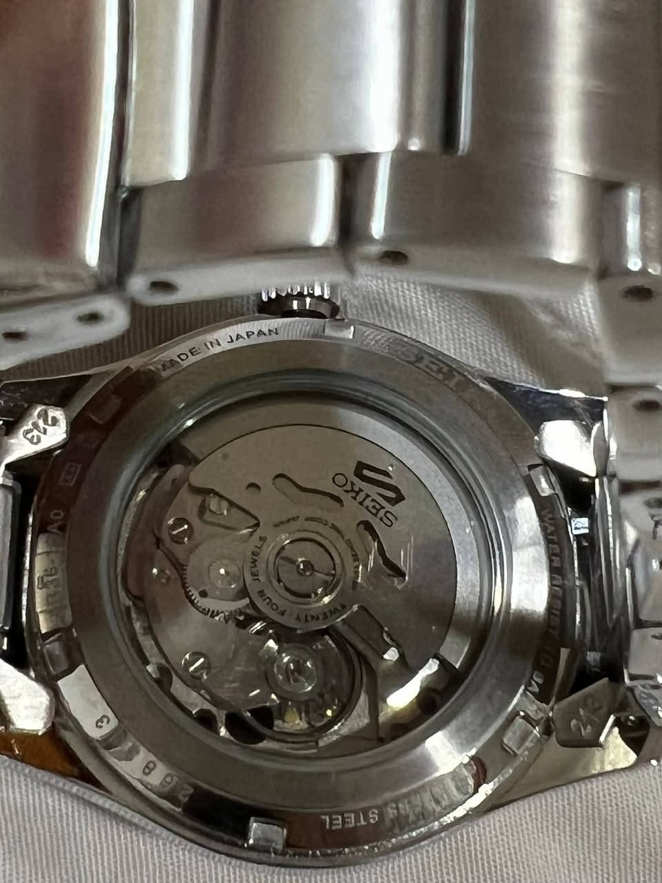 للبيع Seiko 5 Sports Automatic Made in Japan 🔥
الموديل: SRPG27J1 - اصدار 2025 من اليابان              الضمان موجود ✌️

الحالة: جديدة ما مستعملة - على الفحص
المكينة: يابانية اوتوماتيك 4R36 - 25 جوهرة
الزجاج: Hardlex مقاوم للخدش
المينا: اسود عسكري + تاريخ بالياباني والانكليزي

الملحقات كاملة:
✅ العلبة الاصلية
✅ كرت الضمان 
✅ الكتلوك الاصلي

السعر: 220$ قابل للتفاوض 
المكان: بغداد - الدورة
للتواصل رقم الهاتف : *********** / ***********
