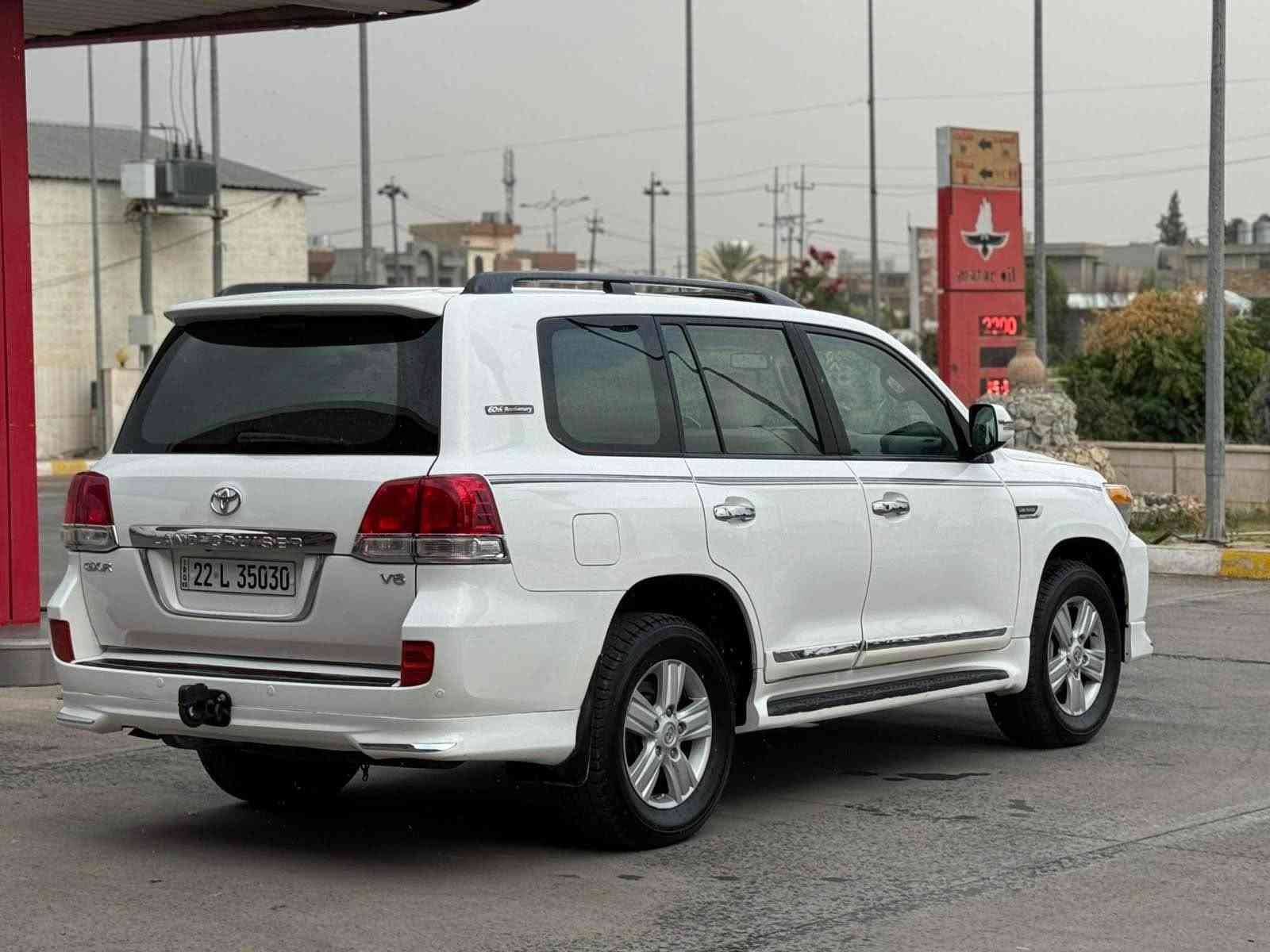 لندكروز • ٢٠١٠ • بدون صبغ