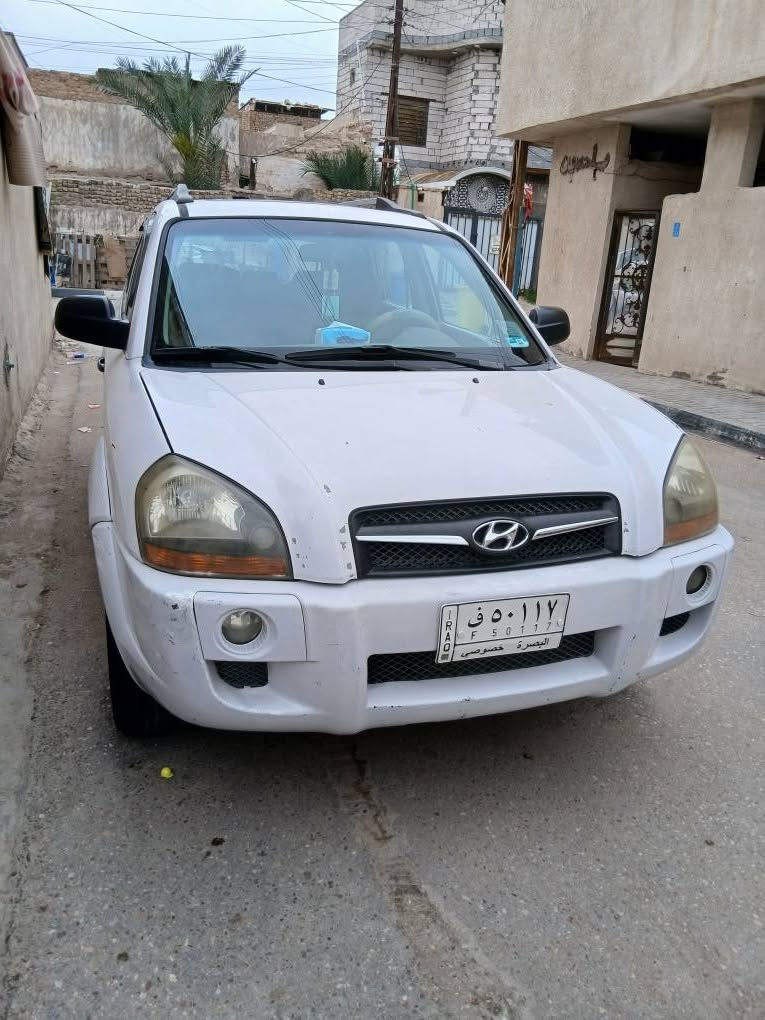 هونداي توسان خليجي مكفوله من الضربه والصبغ مكينه كير تبريد كفاله 110 وبيها مجال للتواصل  *********** البصرة, العراق
