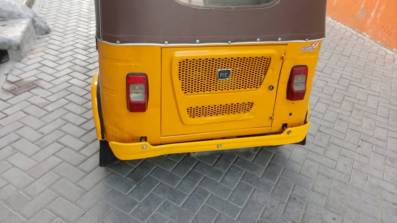 سلام عليكم تكتك لبيع 22 حلوه نضيفه بيه بارد بل لغد بيه بارد بل باب مال مكينه رايده 9800 وبيه مجال شراي يخابرني ***********
