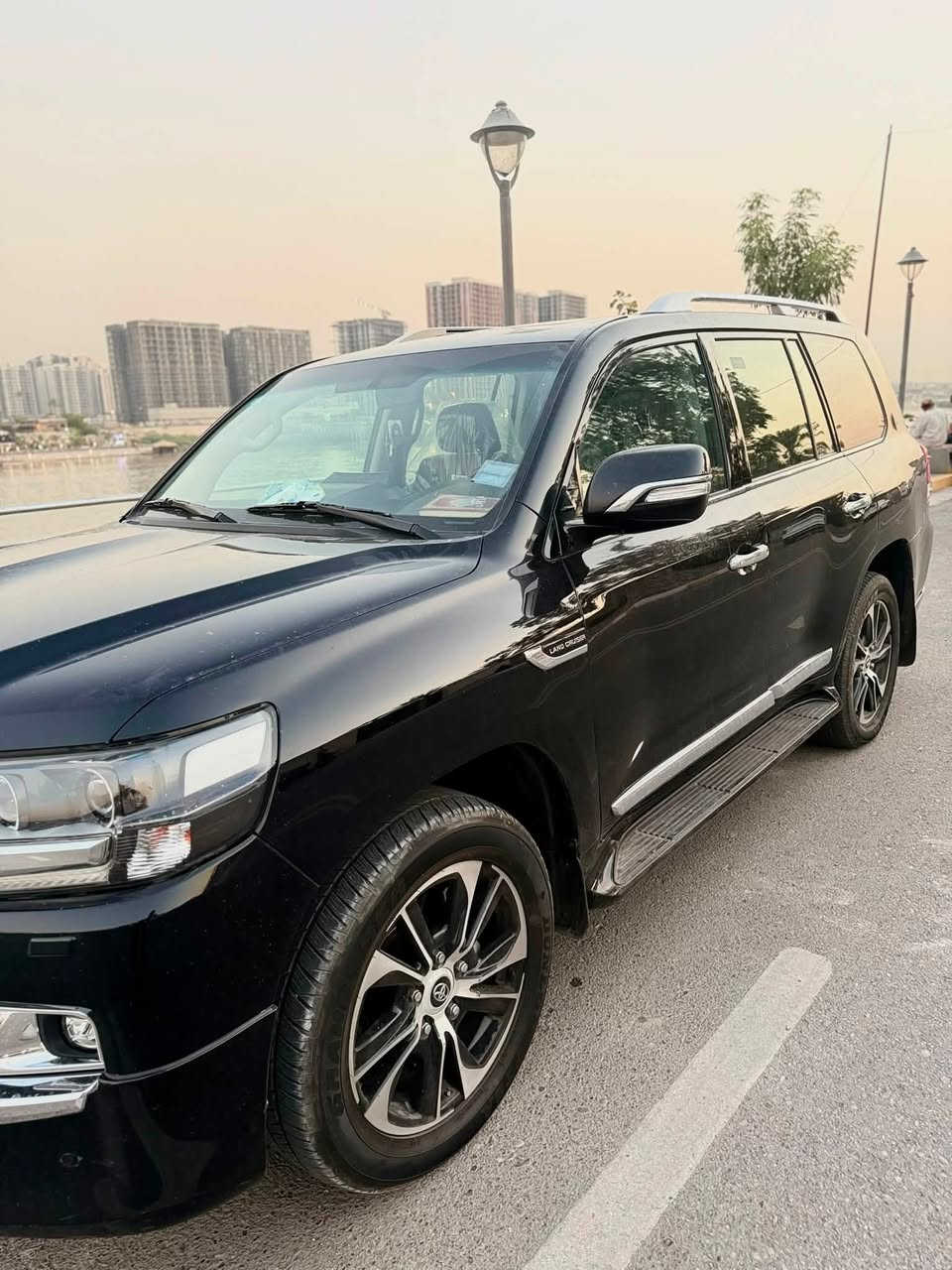 � تويوتا لاندكروزر 2021 | بحريني 🇧🇭
بيها تفاصيل لليحب يشوف السونار خاص 

✨ التفاصيل:
• موديل 2021
• مواصفات بحريني – خليجي 🇧🇭
• لون أسود ملكي 🖤
• ممشى 71 ألف ميل
• محرك 4.0 V6
• دفع رباعي 4×4
• قير أوتوماتيك
• شاشة كبيرة 
• كراسي كهرباء امامية 
• فتحة سلايد سقفية 
• كير ومحرك مكفول كفالة عامة 
• فريز جديد ضمان 5 سنوات 
• تستلم سيارة جاهزة تركب وتروح كلشي متصرف 

• PPF مغلف بالكامل داخل وخارج
• ضمان الـ PPF لمدة 10 سنوات 🔒
• سيارة محافظة ونظيفة

💎 اللاندكروزر مو مجرد سيارة… اللاندكروزر هيبة.

💰 السعر: 49 الف دولار $ وبيها مجال 

📲 واتساب فقط:
***********
