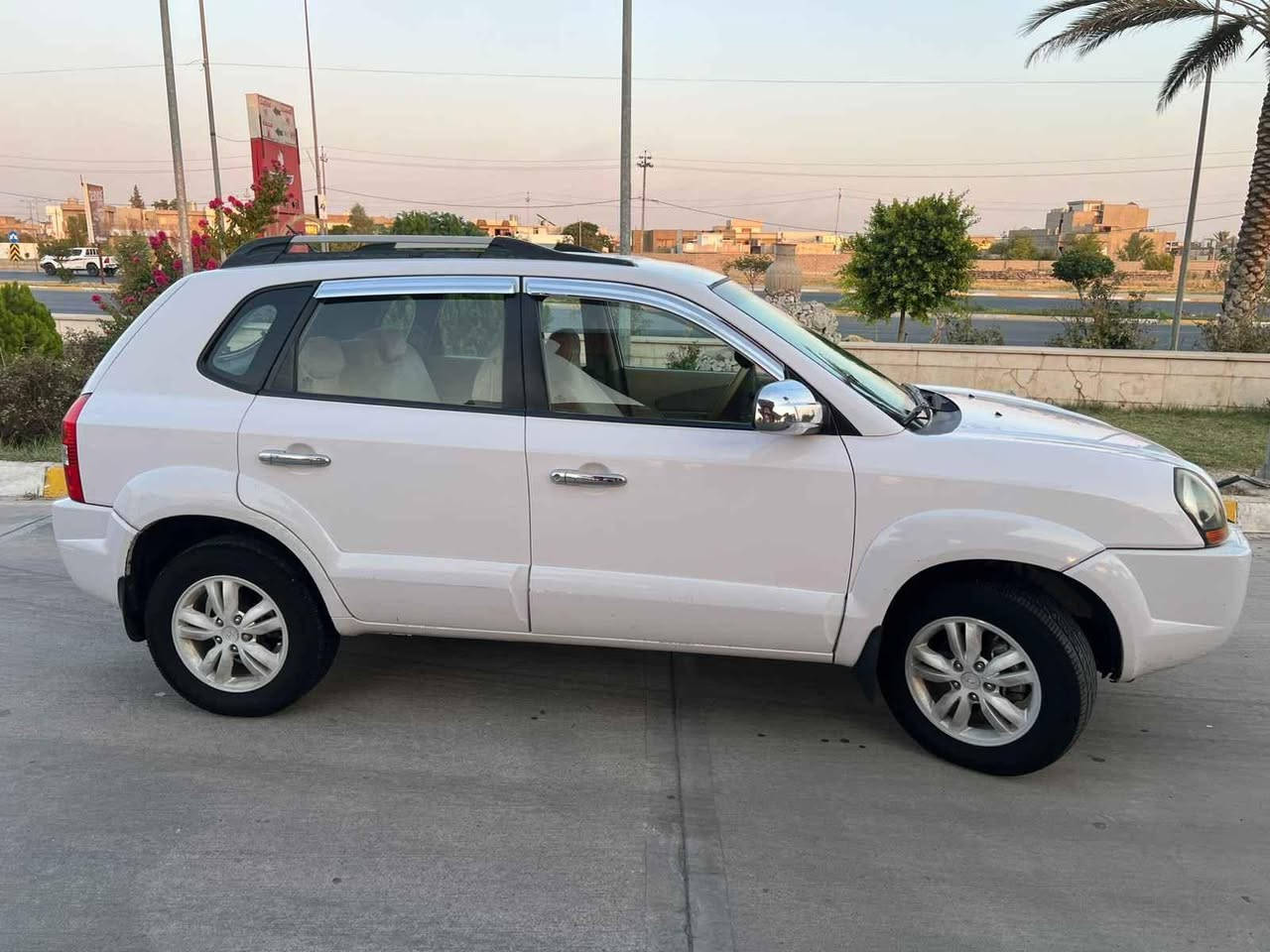 توكسان 2009 كفالة عامة بدون صبغ بدون بارد گير محرك ممفتوح تبريد شرط سنوية باسمي شاشة كامرا حساس ABS عليها كامل سيرفس دفتر بنزين بي *********** كركوك, العراق
