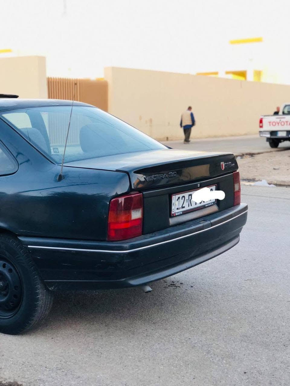 موديل1991
كير شرط محرك بس صوت ابطاله حجم 20
السياره بدون صبغ بس بيها بوند اوربي 
دواير ودوسات ما مصلح 
رقم نينوئ انكليزي مشروع وطني شرط التحويل 
زوج تواير جديد 
السعر 42 وبيها مجال 
مكاني موصل جانب الايسر حي صدام 
***********
الرقم بي واتساب

