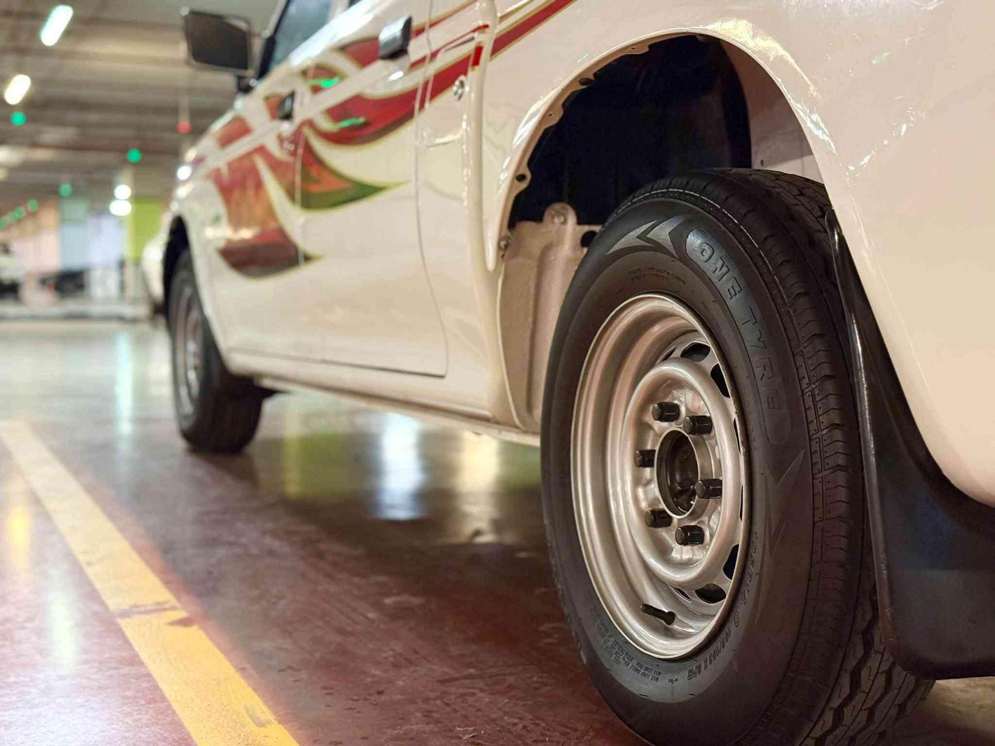 MITSUBISHI 2002
میتسوبیشی (٢٠٠٢)

بێ دەعم بێ لێدراو

یەك دینارمەسرەفی تیانیە

تەنهاسەنەوی بەسەرچوە

سەیارەکە لەڕەسمەکان جوانترە

گێڕومەکینەوتەقەوڕەقەی بەشەرت

چرکەی تیانیە باوڕناکەم لەجوانی 

ڕەفیقی هەبێت وەک بۆیاخ دوسێ پەڵەی هەیە 

خۆم کردومە بۆزانینی نرخ پەیوەنی بکە 

☎️(***********)
