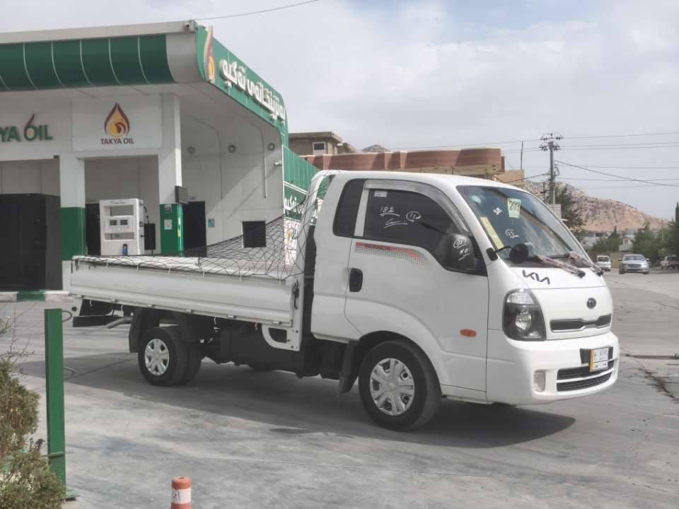 سڵاوی خواتان لێبێت 
کیای 3000ی سۆپەری  مەکینە ڕەشی مەکینە گەورە
مۆدیل/2013ی بیلاد/سەیارەکە نمونەیە لەجوانی 
گێڕ و مەکینەو  ئەکسلی بەشەرت/ 
تازە داغڵبوو برێک هاند برێکی بەستراو ڕۆنی گۆڕاوە  کامل مەسروف 
مەکینەی هەڵم و بوغار و دووکەڵ بەشەرت سەیارەکە نمونەیە لە جوانی 
ناونیشان/تەکیە 
بۆ زانینی نرخی ئەم سەیارە نمونەیە تەلەفوونکەن بۆ ژ.م/***********/*********** السليمانية, العراق

نص مكتوب في الصور:
- ***********
- ***********