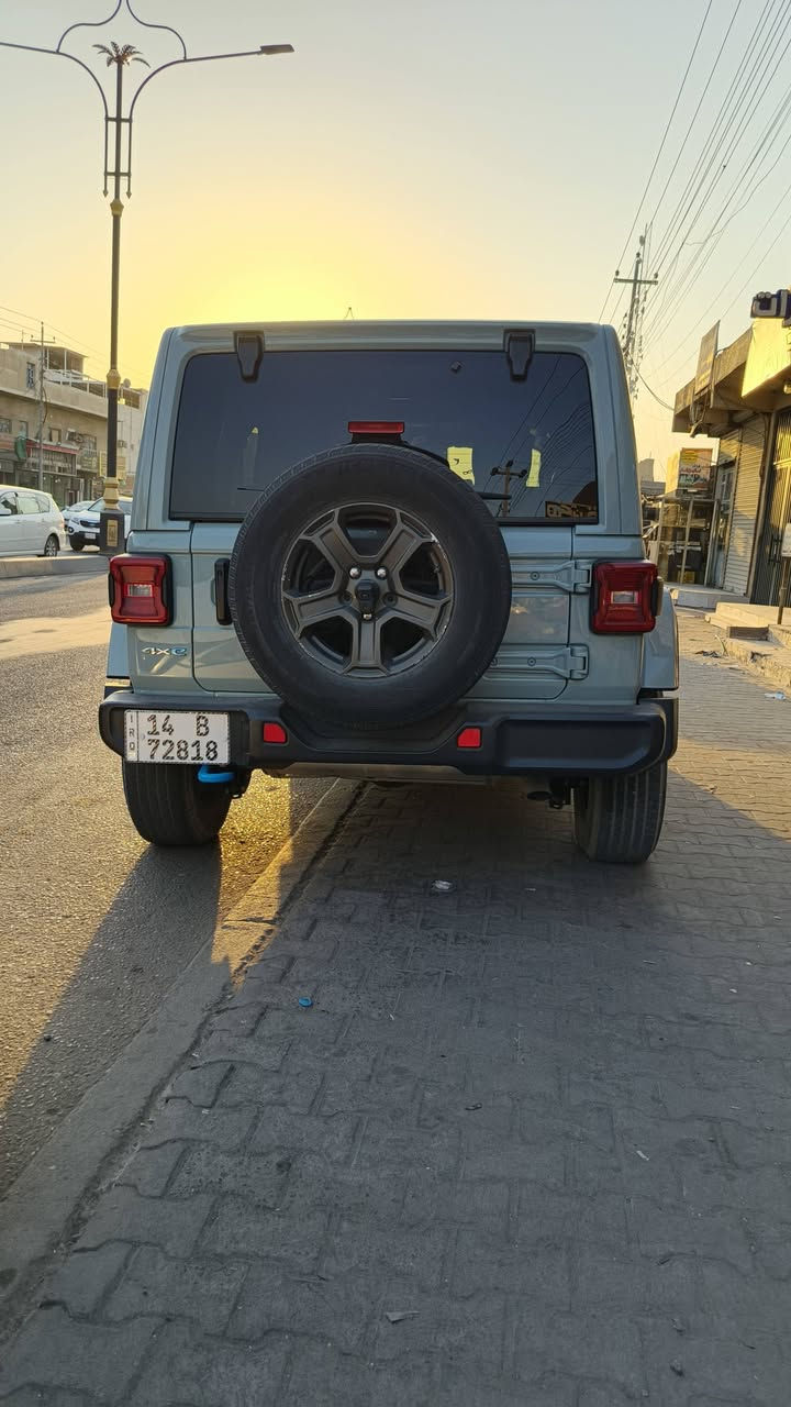 🚙 Jeep Wrangler Sahara 2024 ⚡ 4xe Plug-in Hybrid 🇺🇸
وارد أمريكي 4 أبواب 
📊 الممشى: 20,000 ميل فقط 
📄 Clean Title ✨ 
حالة السيارة ممتازة ونظيفة جداً 🔧 بدون إضافات – ستوك 👤 استخدام شخصي
سيارة للّي يعرف قيمة الرانجلر ويريد موديل حديث، هايبرد، ممشى قليل، ونظافة عالية.
✅ الفحص مفتوح للمشتري بأي مكان يختاره
✅ السيارة جاهزة للفحص والمعاينة
✅ لا توجد إضافات أو تعديلات مخفية
📍 البصرة
💰 السعر: [36000] دولار
📞 للتواصل: [***********]
