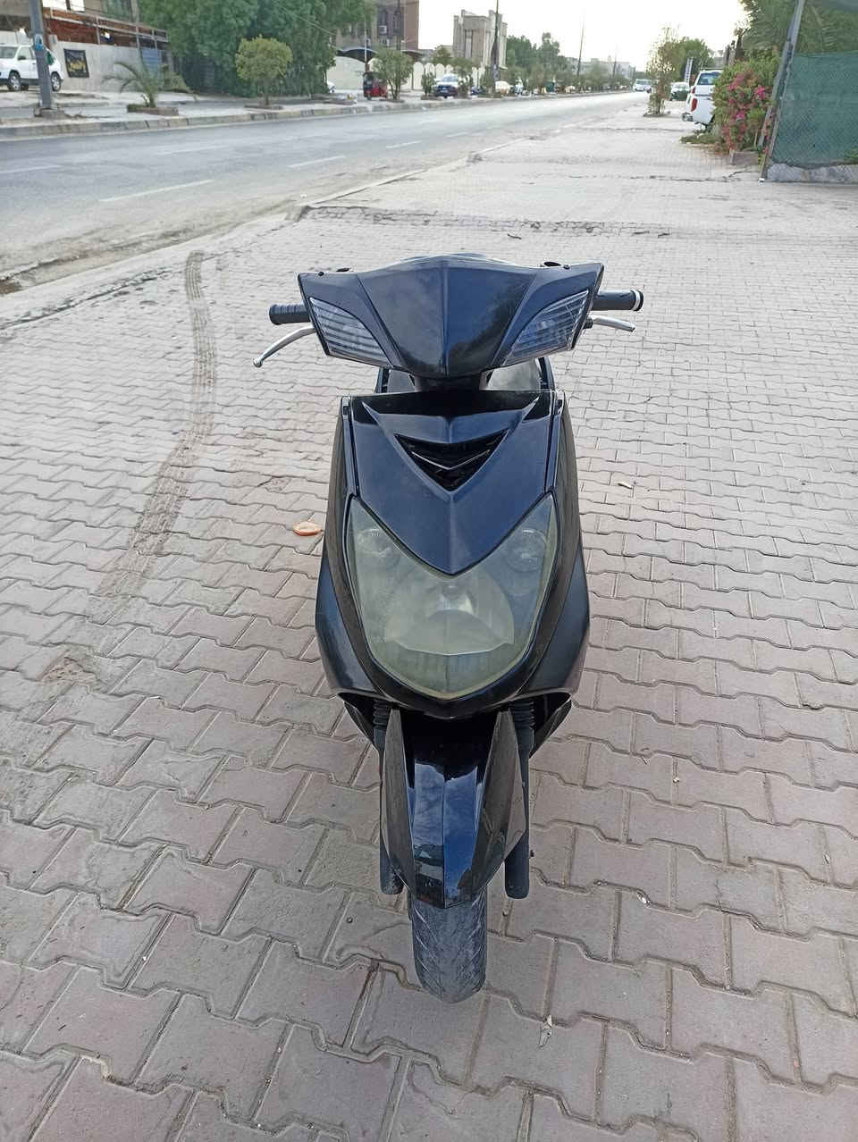 سكنس فحل كابريتر الدراجه مكينه جديده تخبل كفراتهه مختمه بيهه اماكن تكحيل كهربائيات كلهه شغاله بريكات الدراجه سلف وهندر سوادات كاملة شوفة عينك النضافه شادلهه عيون حمر عندك فقط كابريتر تجاري رايدهه ب650 وبيهه مجال قليل مكانهه الشعب حي التجار متوفر فقط واتساب ***********
