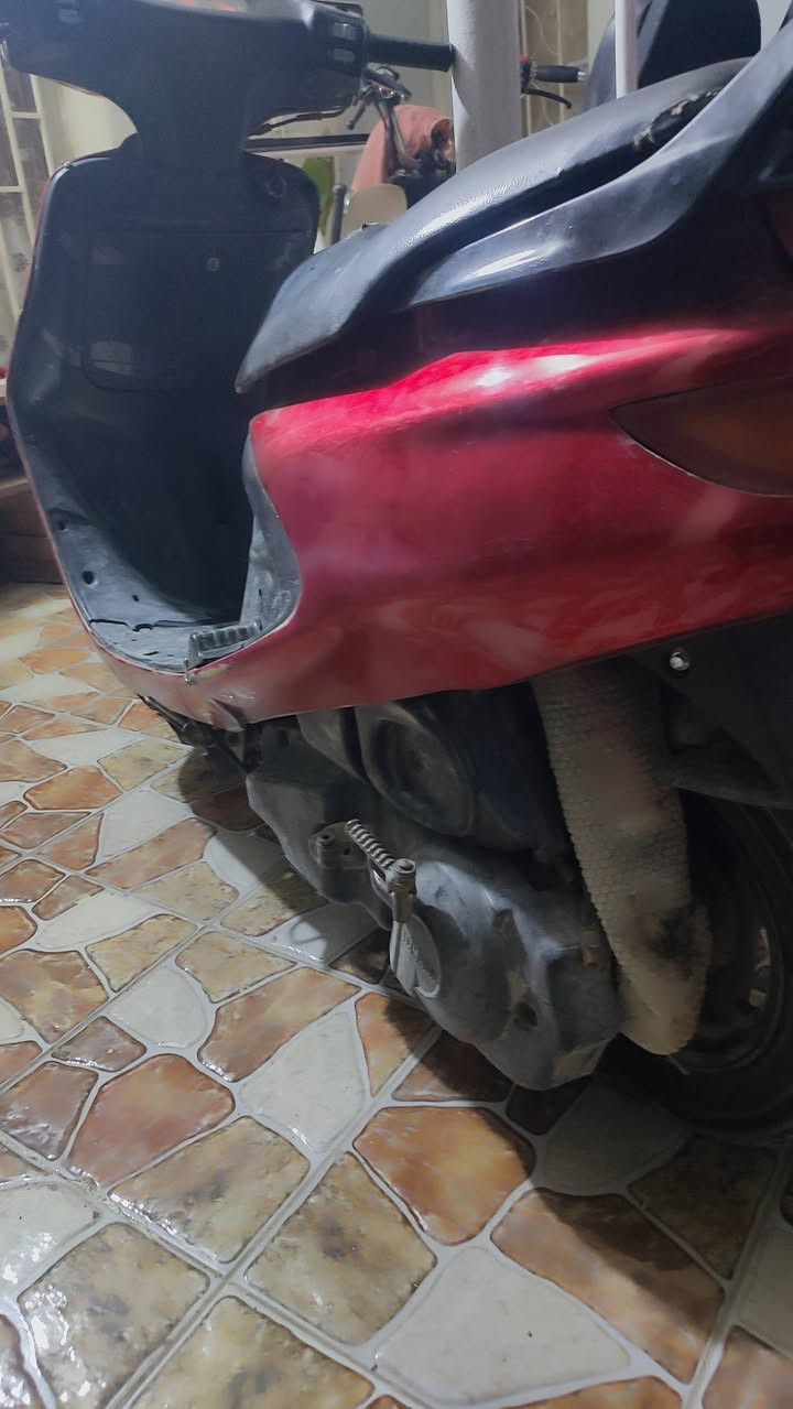 دراجه فراشه فحل للبيع بسعر 250وبيه مجال دراجه كامله بس نقص دبلات اماميه يرادلهن تبديل سلف هندر دراجه ما مغسوله صوره مو واضحه وياه كابريته بلادي  حله مركز مدينه الاستفسار ***********
