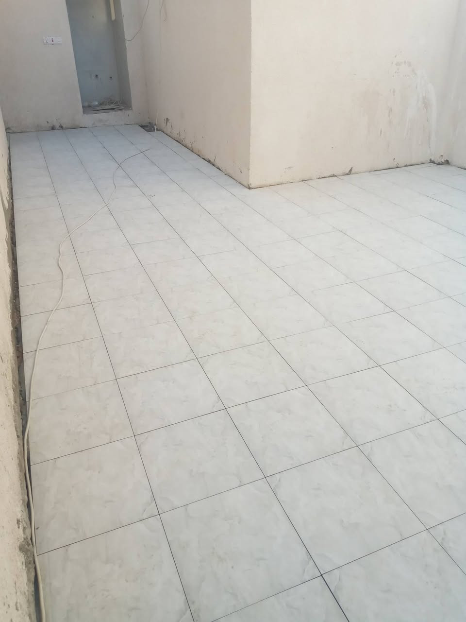 السلام عليكم خلفة سراميك درجه اولى متفرغ حاليا *********** وتس
