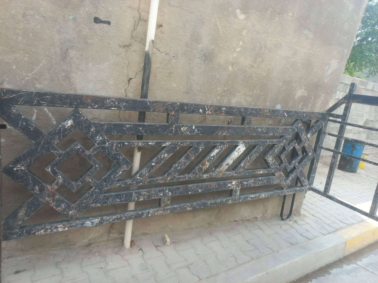 محجر • للبيع • مكان عماري قطاع خمسه