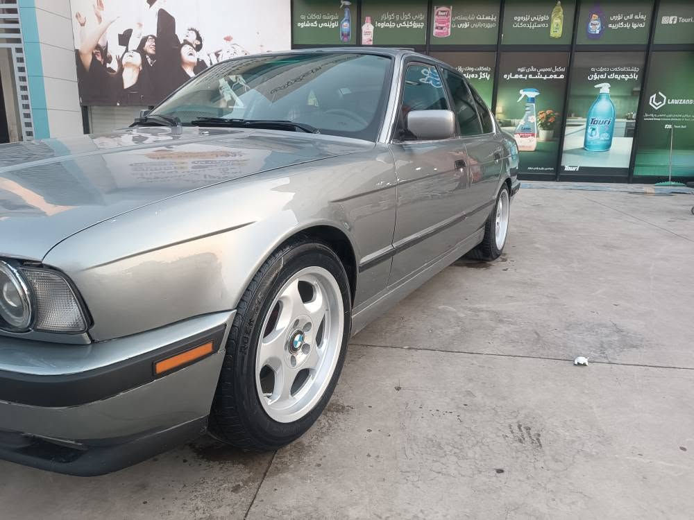 سە رە تا بە ناوی خوای گە ورە BMW
بۆفرۆشتن مۆدیل 1992 ئاڕم پلاستیکی هەولێر  520گێڕ عادی  بە تامی 25ئە ونە بە قوە تە گێڕو مە کینە بە شەرت تە قە و ڕە قە بە شە رت کامل کارە بای ئیش دە کات  موا سەفات سلایت و پێش پان و لایت ئە ڵقە  جوار تایە و ویلی لۆکی لە سە رە  سە یارە کە بی مە سرە فە ملی دۆستە  سعری 38 گە لا و کە میک مە جال ناو نیشان سە یسادق‌‌ ژم *********** السليمانية, العراق
