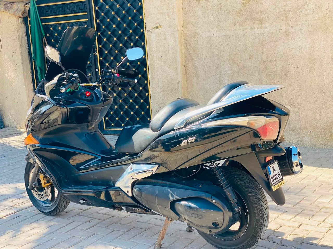 السلام عليكم سلفر ونج GT  مكينة 400 بلادي ومكفولة الدراجة خير من الله بس بيها شوي ملاحظات بسيطة اوراقها ضايعة بس اكفلها الك من كلشي مكاني مدينة الصدر سعرها 12 ورقة وبيها مجال ***********

