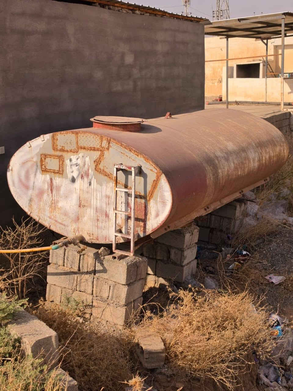 خزان للبيع ١٢ الف لتر حديد 
اي عيب مابيه شرط جاهز كامل
داخل قضاء الحويحه 
هاتف ***********
السعر ٩٠٠ الف
