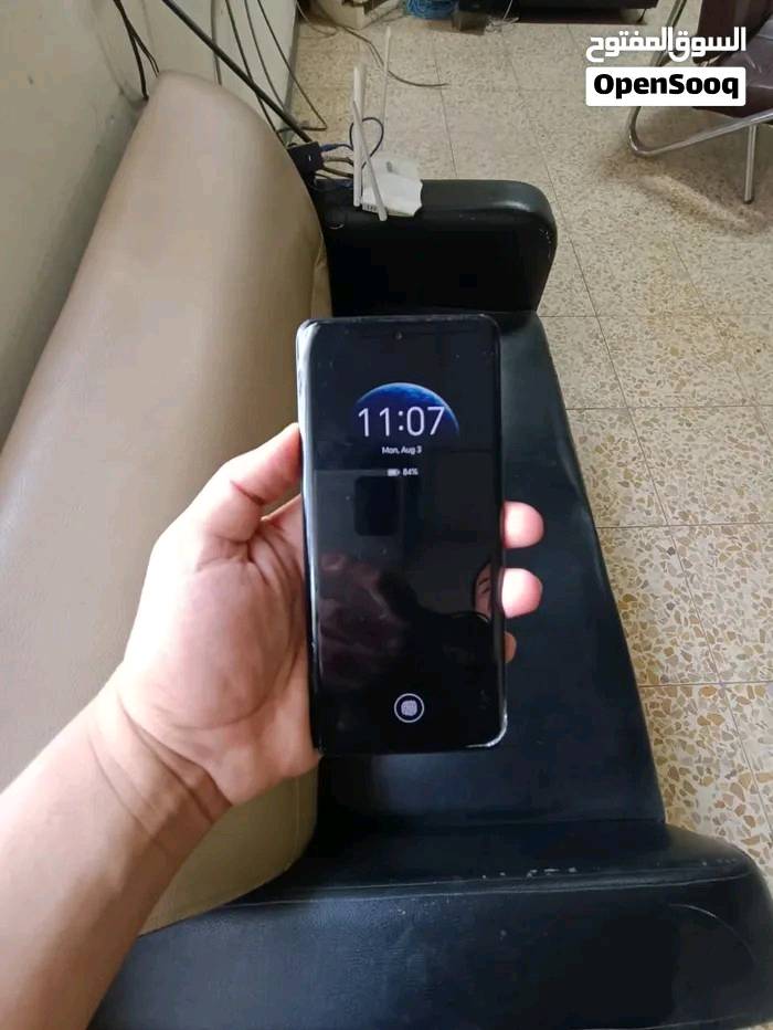 x9b نظيف 
رام 12 كيكا
ذاكره 256
المكان بغداد الحبيبيه 
قفله 225