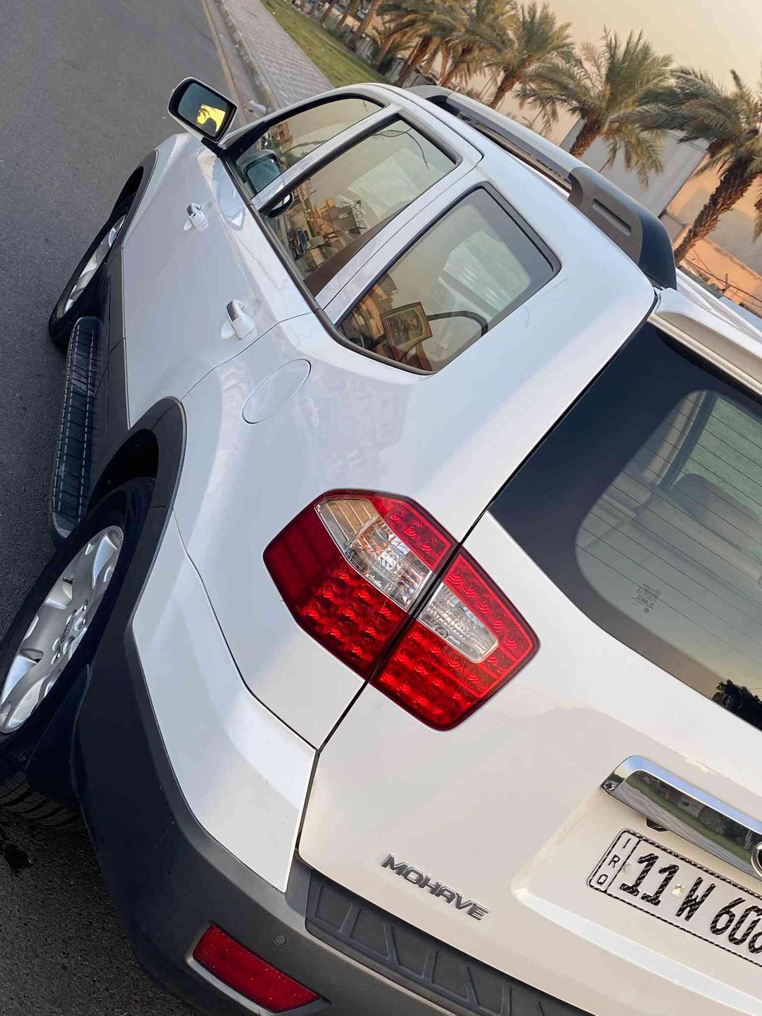 السلام عليكم للبيع كيا موهافي موديل 2015  vip 1/1 فول مواصفات 7 راكب مكينه 3800 3 قطع تبريد رقم بغداد الجديد باسمي تحويل ثاني يوم
المواصفات
1- بصمة تشغيل وابواب 
2- فتحة سقف سلايد روف
3- مقاعد جلد بلاديه وتحكم كهرباء وتدفئه بالكشنات
4- شاشه اندرويد والدشبول مطعم بصاج 
5- فور ويل 
6 - كشن السائق خزن ميموري
7- زراك لايت 
8- بك لايت ليد ولايت ليد
9 - اشاير بالمري الجانبيه والمري كهرباء
10- اضاءه داخليه بالابواب LED
11- كاميرا خلفيه 
12- ستيرن كهرباء
السياره كامله من اي نقص واحلى من الصور والداخل بعده بوضع الوكاله ما بيها مصرف تايرات وباتري جدد وكفاله عامه عدا بارد بسيط بالجاملغ الامامي وربع باب السايق صبغ
 مكاني بغداد الرصافه السعر 157 وبيها مجال 
رقمي ***********
