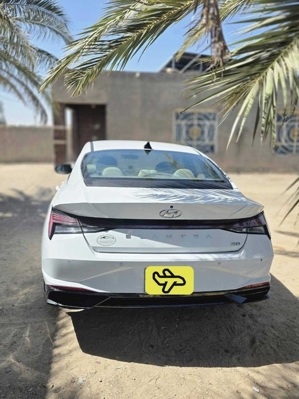 السلام عليكم 
للبيع الانترا خليجي موديل 22 فول مواصفات مكينه 2000 السياره جاهزه مكينه كير حداديه تبريد تخم تاير السياره رقم بغداد استقطاع مباشر بعدله سنه وتسدد السيارة بيه صبغ بابين وجاملغ اثر شخط بدون حادث المكان الديوانية السعر 140 رقم ***********
