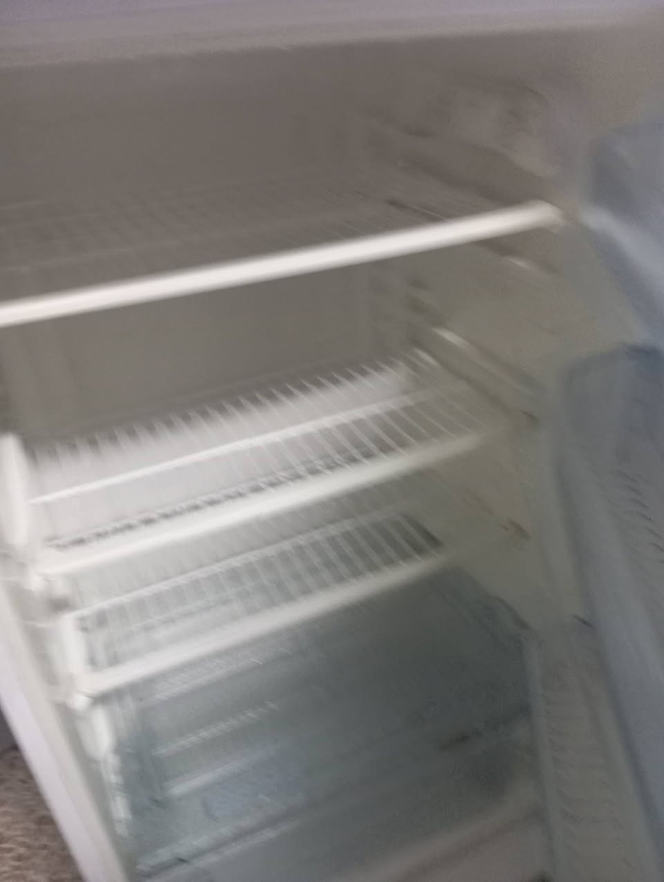 ثلجة للبيع جديدة 
سعرها 250 بيه مجال 
اربيل 
***********
