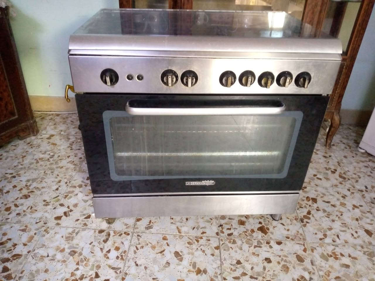 طباخ للبيع اخو الجديد صنيه الافرن مامستعمله ابداالسعر 150 بدون تعامل ***********

