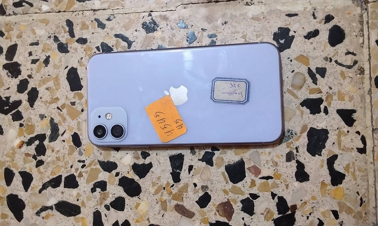 ايفون 11 عادي للبيع بسعر 250 الف بي مجال بغداد
بطارية 100% ذاكرة 128
داخل تصليح فقط شاشة و ظهر 
عيب الوحيد شبكة تروح وتجي 
للاستفسار راسل على هذا رقم 
***********  واتساب

نص مكتوب في الصور:
- 2:00 1% البطاريات البريد التلفزيون صحي الإعدادات إنتاجي البودكاست المحفظة Facebook الطقس غير متوفر الطقس بحث App Store الخرائط الساعة الكاميرا التذكيرات الصور فايس تايم التقويم 1 27 الأحد 132