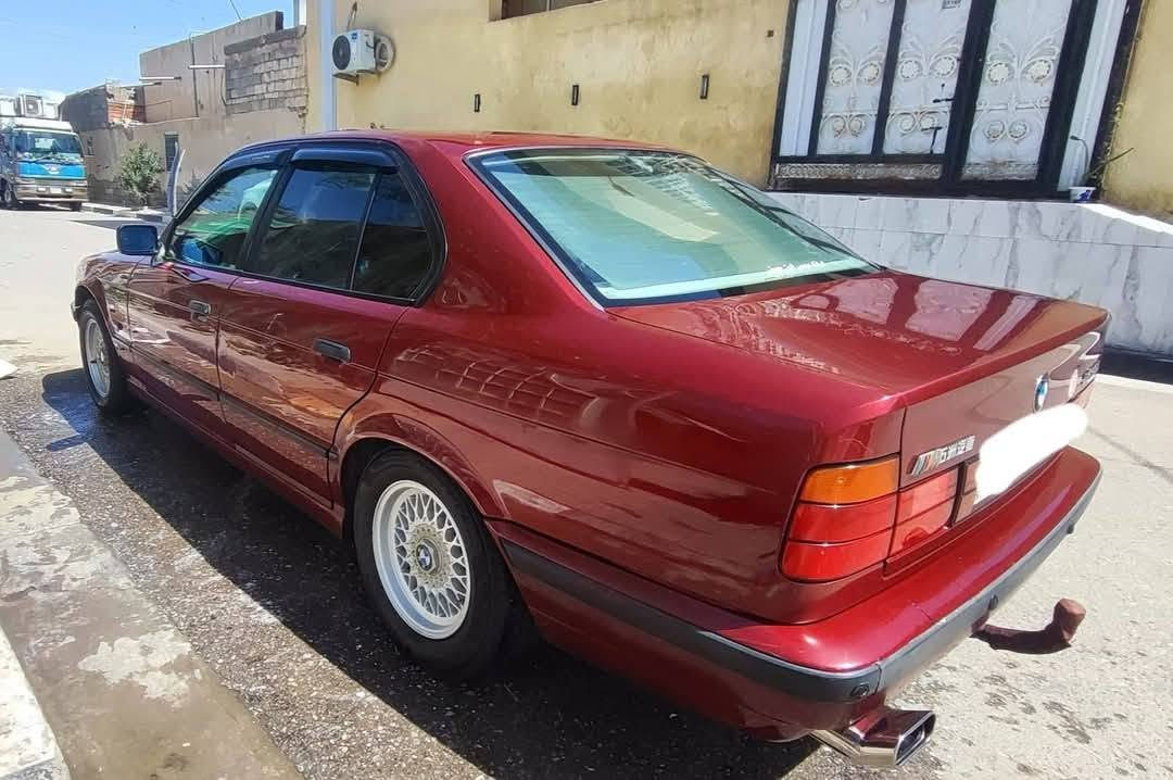 السلام عليكم               
BMW E34  525  
 موديل 1994 مكينه مسكر فانوس  سياره جاهزه وبلاديه بدون صبغ ماعدا قماره اثر جراد رقم اربيل دولي تبريد شغال كهربائيات كله بلاديه  سعر 95 وبيه مجال  العنوان البصرة الهارثه
 للأستفسار :***********

نص مكتوب في الصور:
- %52 11:09 الأصدقاء المقربون قصتك