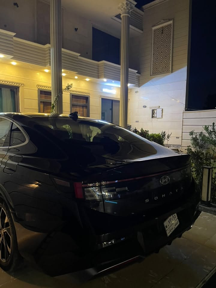 السلام عليكم
سوناتا 2024.                  السعر. 165 ورقه بيه مجال🔥
مواصفات sel
شاشه متصله 
رادار امامي 
رادارات جانبيه 
كشنات تدفئه
كشن السائق كهرباء
4 منافذ شحن 
أضاء LED
محرك2500 تنفس طبيعي 
كير DCT نمر8
شحن الاسلكي
سياقه ذاتيه +كروز سرعه + تنبيه خروج عن المسار
تحكم بالأوامر الصوتيه للشاشه 
حادثهه  جاملخ. وبنيد مبدلات بلادي فقط
ملاحضه  سونار. بل منشور
السياره بالواقع احله من الصور 
مكان السياره بغداد
***********      وتساب متوجد  واني. بل خدمه📞
