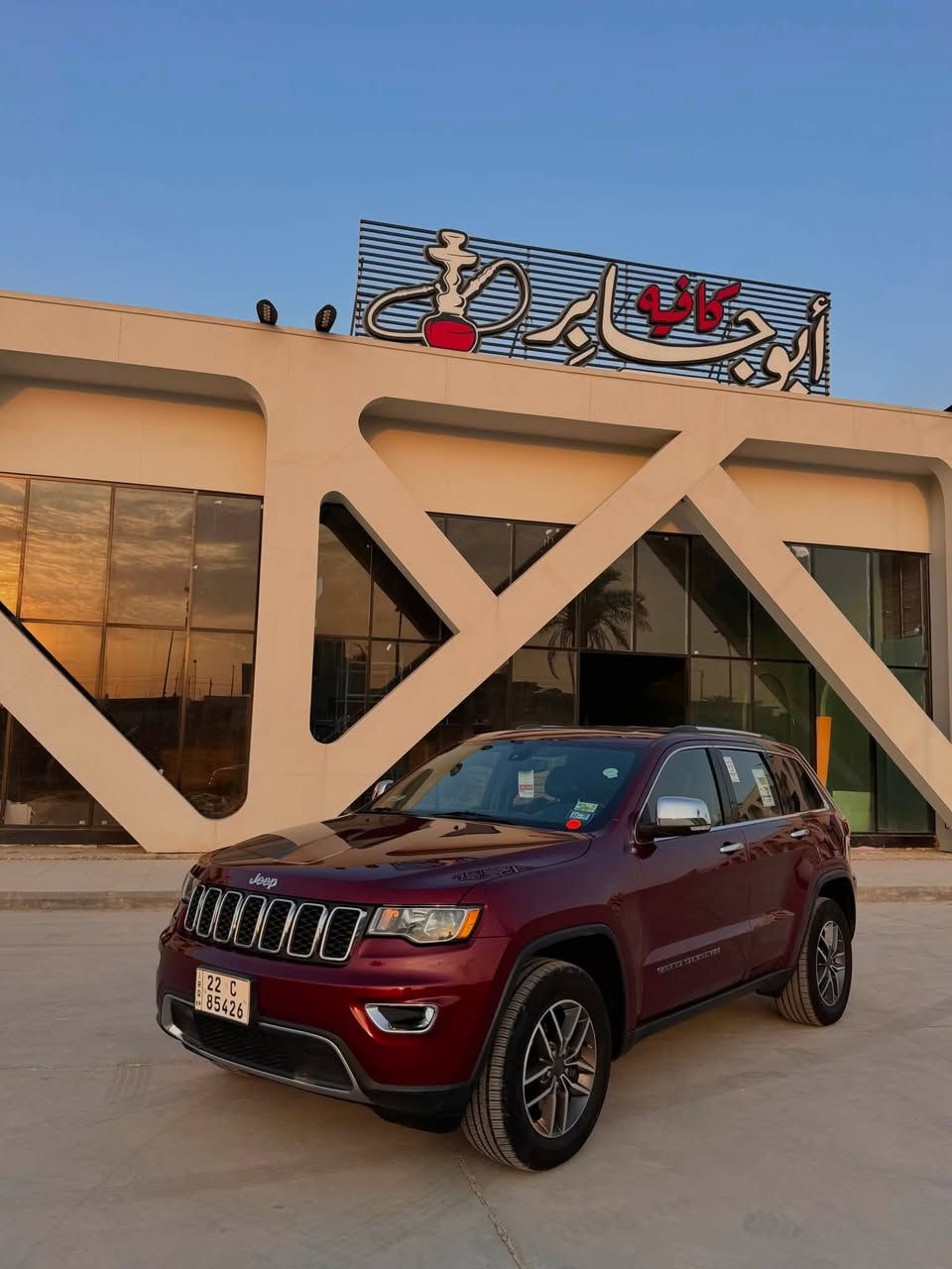 السلام عليكم 
 جيب :2021     Limited  لمتدد كراند شيروكي
السيارة جديدة بمعنا الكلمه و احلى منلصور بهواية
ماشية :109000mi
رقمي أربيل بأسمي هزة وسنوية جديدة
لسيارة  لياخذها ربع ميذب عليها مكفولة منلشخط
موصفات:

المحرك : V6     قاعد جلد كهربائية.
نضام الدفع(4x4) رباعي وخلفي
عدد المقاعد 5 راكب
جنطوط المنيوم
    مقاعد جلد كهربائية.
 فتحة سقف ب. شاشة وسطية تعمل باللمس (Uconnect).
 كاميرا خلفية. تشغيل بالبصمة (زر تشغيل).
 مثبت سرعة.
 تحكم بالمقود.
 مكيف أوتوماتيكي ثنائي المناطق.
 حساسات اصطفاف أمامية وخلفية.
 مرايا كهربائية مع طي كهربائي

وبعد هواية مواصفات 

 لسيارة بدون حادث  ولسونار مرفق منلشور
سعر السيارة 250 ورقة وبيها مجال
للستفسار ***********
