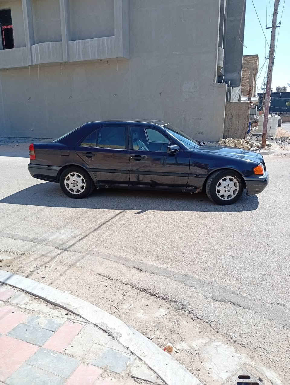 السلام عليكم مارسيدس للبيع بيبي شبح C200 موديل 97 رقم بغداد باسمي سنويه للسنة 2028 حداديه نضيفه مكينه بلاديه 4 سلندر شواصي قواعد دبلات بلادية على وضع الشركه سلايت شغال غرفه جلد تحكم كشنات كله شغال على وضع الشركه تبريد شغال *********** مكاني كربلاء المقدسه السعر 80 وبيها مجال الشراي الأستفسار اكثر الاتصال على الرقم
