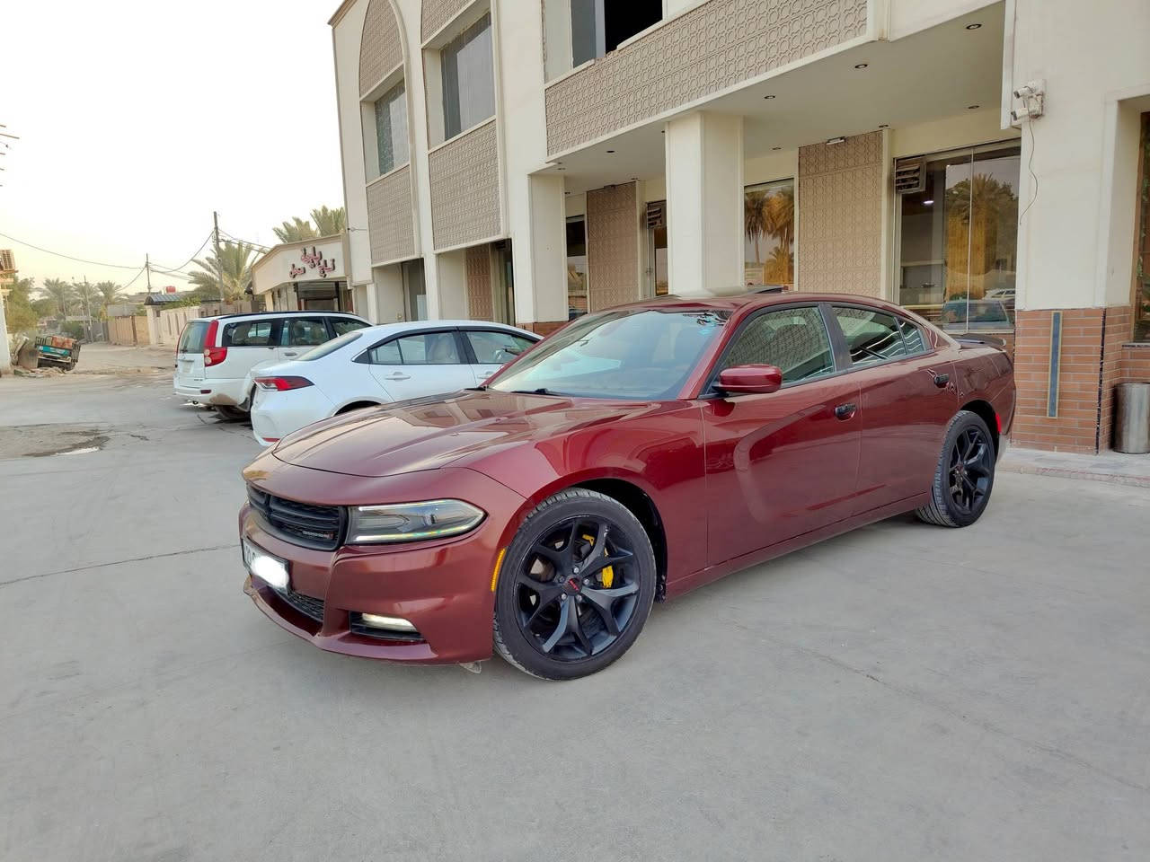السلام عليكم جارجر 2017 SXT كرزي فول مواصفات سلايت رقم شمالي سليمانية الدولي تو ويل اصل ماشية 82 حقيقي شرط وارد امريكي ضرر بسيط ربع جاملغ خلفي ومصبوغ ومرشوش الباب كلير توحيد لو بدون اي حادث او معجون بدون اي داخل واي ايرباك جميعها سليمه صور الضرر والسونار بالمنشور اكرر دواخل كفاله شرط
كير و محرك كفاله من الفتح محرك 3600 
مواصفات سلايت فتحة سقف  بصمة 
كشن مخمل حضن  كهربائي+ تدفئة كشنات 
كامره  خلفيه دواره  تشغيل عن بعد رادار جانبي 
حساسات خلفيه دبل كزوز دفيوزر خلفي 
ويل 20 مع تخم تاير جديد شاده قبل يومين
منظومه زنون 150 الف السياره مابيها اي نقص جاهزه من جميع النواحي تبريد ثلج السعر 180 للاستفسار ***********
ومن الله التوفيق
