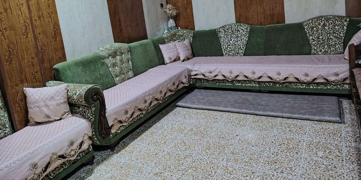 ديوان نضيف قياس ١٠ امتار شرط اسفنج ما دايس سعرو ٢٥٠ رقم واتساب ***********
